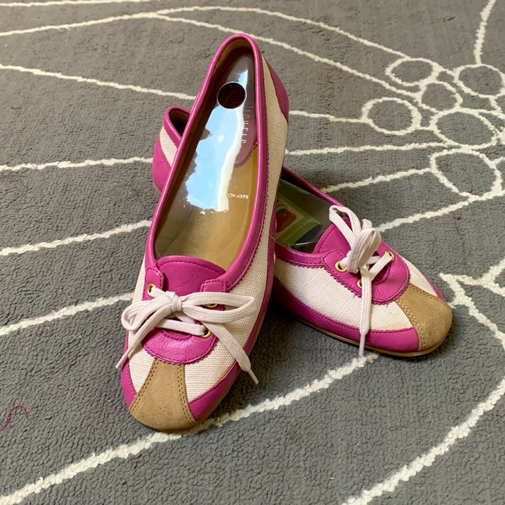 Size 9W flats with cute lace up detail